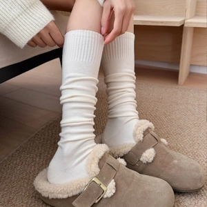 Calze da donna in maglia di lana beige crema con trama a coste calda e stile giapponese