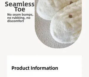 Détail de la couture sans os sur chaussettes en peluche blanche pour un confort doux