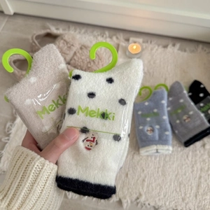 Chaussettes d'hiver épaisses en peluche avec broderie pingouin et motif à pois chic