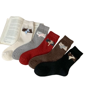 Five-pack of thick wool socks with cute bear embroidery and 3D bows for women