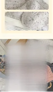 Détail de la pointe sans couture sur chaussettes en laine tricotée gris et rose