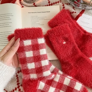 Chaussettes chaudes en polaire de vison rouge pour femmes avec damier et broderie couronne