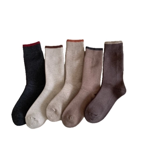 Lot de cinq paires de chaussettes en coton de style japonais aux tons terre