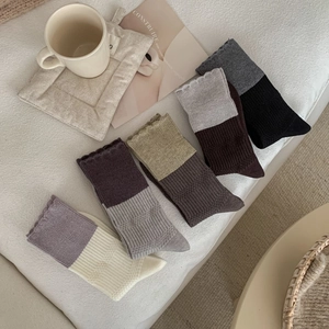 Fünferpack gerippte Baumwollsocken mit Kontrastfarben und Rüschenrand für Damen
