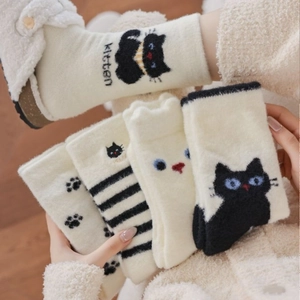 Chaussettes Pelucheuses Broderie Chat Mignon Chaudes Épaisses Hiver Polaire Pour Femmes Filles
