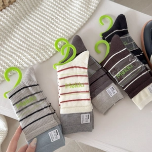 Gestreifte Wollmischung-Socken für Damen mit bunten Rippstrickmustern in einem Geschenkset