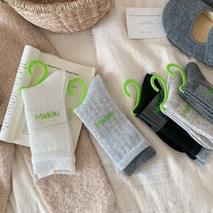 Women Winter Thickened Wool Blend Mid-Calf Socks Warm Ribbed Knit Casual Solid Color Crew Socks For Everyday Wear
