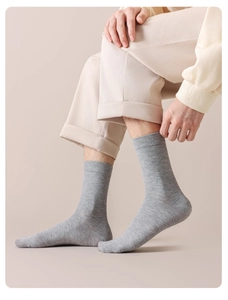 Close-up of heather grey cotton crew socks for men with a seamless comfort fit