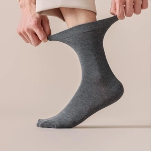 Men's dark grey cotton crew socks showing high elasticity and soft knitted texture