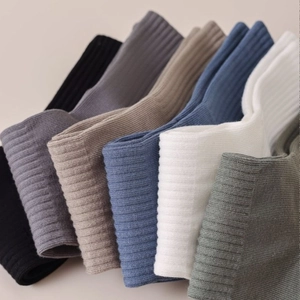 Chaussettes mi-hautes classiques en pur coton côtelé dans six coloris assortis unis