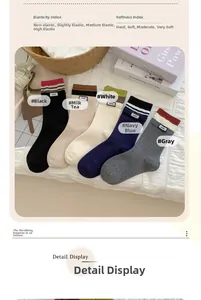 Detailliertes Set aus fünf farbigen Baumwollsocken mit Rollrand und gewebten Etiketten