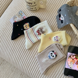 Cinq paires de chaussettes mignonnes en coton avec broderie animale sur velours beige