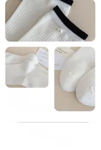 Détail de chaussettes en maille côtelée blanche avec perle et pointe de pied renforcée
