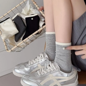 Chaussettes mi-hautes en coton pour femmes avec perles et bordure contrastée