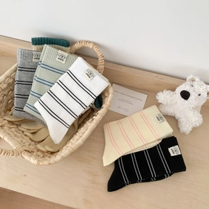 Fünferpack Baumwollsocken mit Welpen-Patch und Streifen in verschiedenen Farben