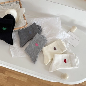 Pack de chaussettes en coton tons neutres avec broderie cœur minimaliste fine