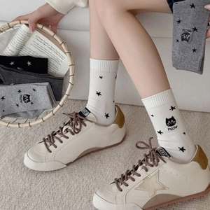 Chaussettes en coton pour femmes avec broderie chat et motifs d'étoiles noires