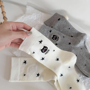Chaussettes mi-hautes pour femmes avec motif d'étoiles et broderie chat mignon en coton