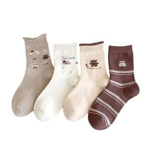 Lot de quatre paires de chaussettes d'automne pour femmes avec broderies d'animaux