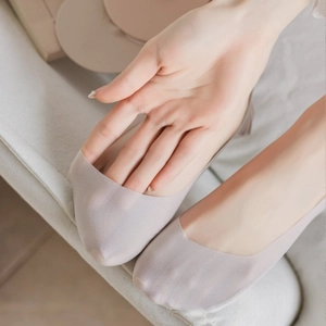 Ultra-thin seamless ice silk no-show socks with high elasticity and breathable mesh