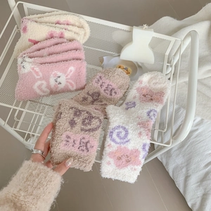 Chaussettes douillettes en polaire corail pour femmes avec motifs mignons de dessins animés