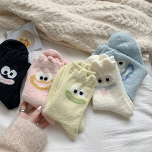 Thick camel wool winter socks with cute cartoon facial expressions in five pastel colors