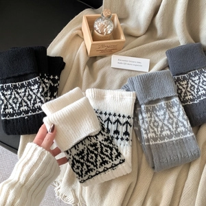 Women Leg Warmers Knitted Acrylic Fair Isle Nordic Geometric Heart Pattern Retro Winter Warm Boot Cuffs Fashion Socks