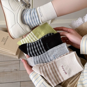 Chaussettes Rayées En Coton Peigné Respirant Décontracté Mi-Mollet Avec Broderie De Lettres Pour Femmes