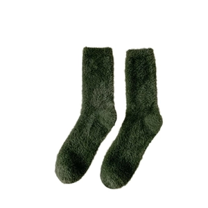 Thick dark green coral fleece socks for men, warm and soft winter fluffy floor socks