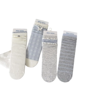 Lot de quatre paires de chaussettes en coton bleu et gris avec motifs dentelle