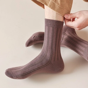 Men's autumn ribbed crew socks in dusty mauve cotton with minimalist textured stripe pattern