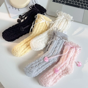 Chaussettes Mi-Mollet En Molleton De Corail Chaudes Épaisses Hiver Intérieur Sommeil Avec Noeud En Ruban Et Pendentifs Coeur Pour Femmes Filles