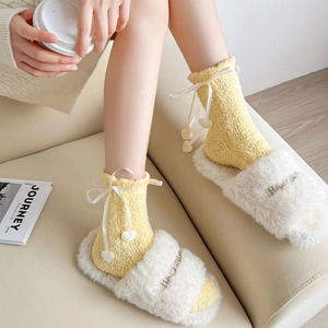 Chaussettes douces en polaire corail jaune avec nœud blanc et pantoufles confort