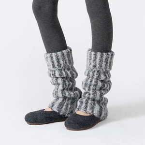 Jambières rayées en grosse maille pour femmes avec texture côtelée épaisse gris chaud