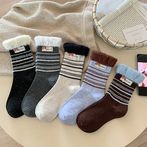 Damen Socken Mit Kunstpelz Manschette Gestreift Baumwolle Warm Dick Winter Pilz Stickerei Süßer Stil