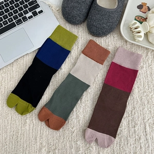 Women Tabi Socks Japanese Style Contrast Color Block Ribbed Cotton Blend Split Toe Mid Calf Retro Harajuku Fashion Socks