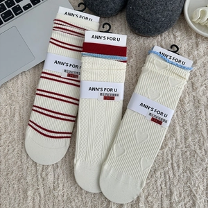 Tre paia di calze vintage a righe rosse e blu con motivi a cuore per donna