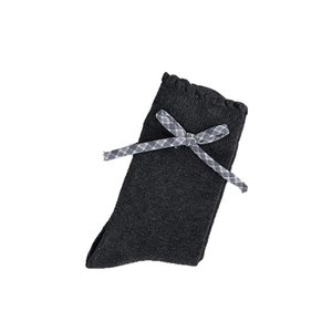 Chaussettes mi-mollet gris foncé de style écolière avec nœud à carreaux et bord à volants