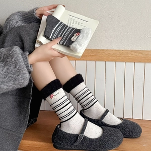 Japanische Retro-Streifensocken mit Pelzbesatz und süßem Pilz-Stoffetikett für Damen