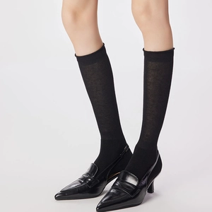 Chaussettes montantes en laine noire de style japonais avec bord roulé pour femme