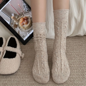 Chaussettes en laine torsadée blanc cassé avec des mouchetures colorées pour femmes