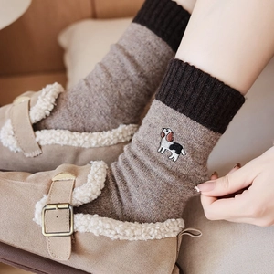 Thick wool socks with beagle embroidery and color-block design for winter warmth