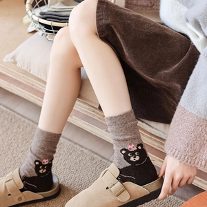 Japanese cartoon bear wool socks for women, thick thermal mid-tube socks for autumn winter