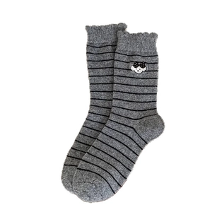 Chaussettes en laine à rayures grises pour femmes avec broderie chiot et dentelle