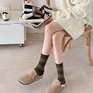 Chaussettes en laine à rayures de style coréen et blocs de couleurs vintage pour l'hiver