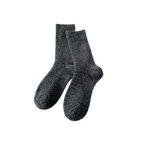 Thick wool knit dark grey crew socks for men with ribbed texture and warm winter design