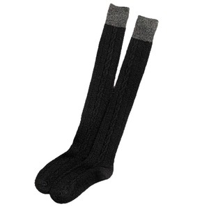 Dicke Overknee-Strümpfe mit Zopfmuster in Schwarz-Grau für warme Wintertage