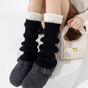 Jambières japonaises contrastées noir et blanc en maille côtelée pour tenues d'automne hiver