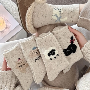 Chaussettes douces en laine beige avec broderie chien et animaux pour l'hiver