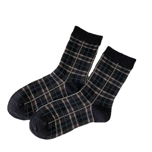 Chaussettes mi-hautes style britannique vintage à carreaux noir et vert foncé
